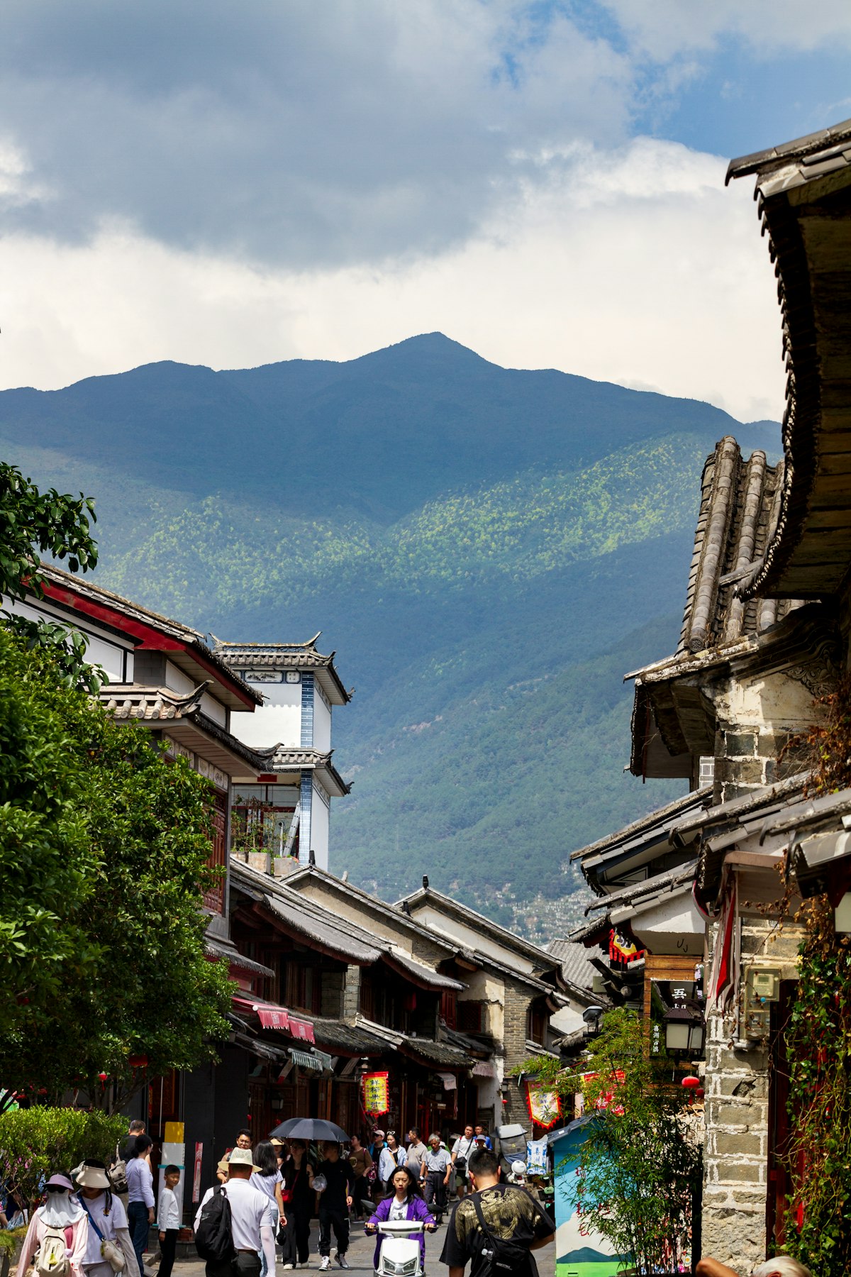 Street in Dali Old Town with whitewashed Bai houses and Cangshan rising behind
