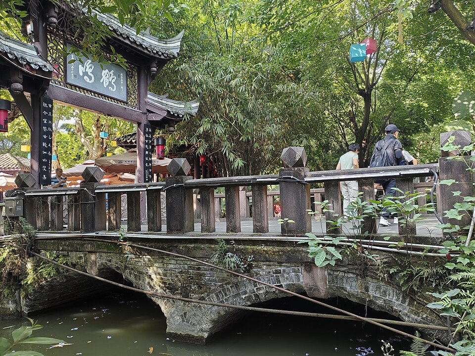 The Heming teahouse and bridge in People's Park, Chengdu