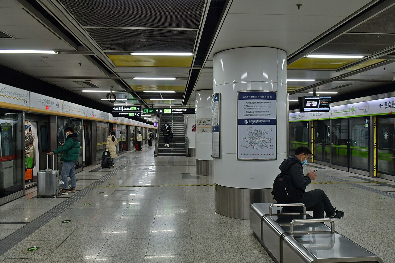 A platform on the Beijing subway with platform screen doors