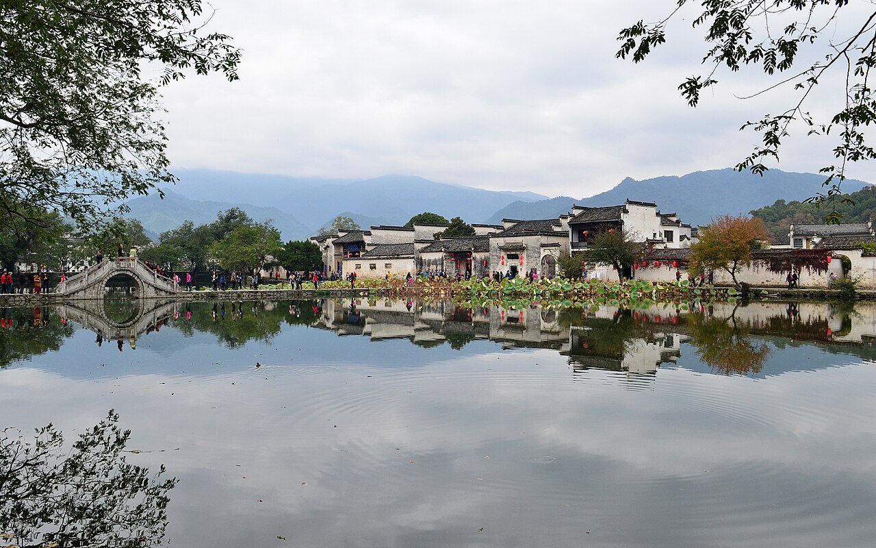 The white walls of Xidi reflected in the village pond
