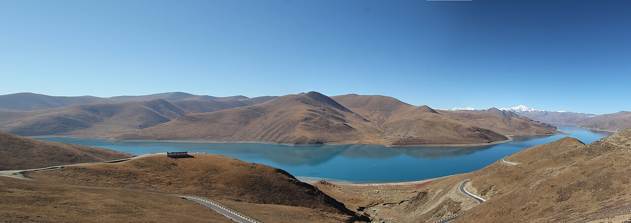 The turquoise water of Yamdrok Lake between bare mountains