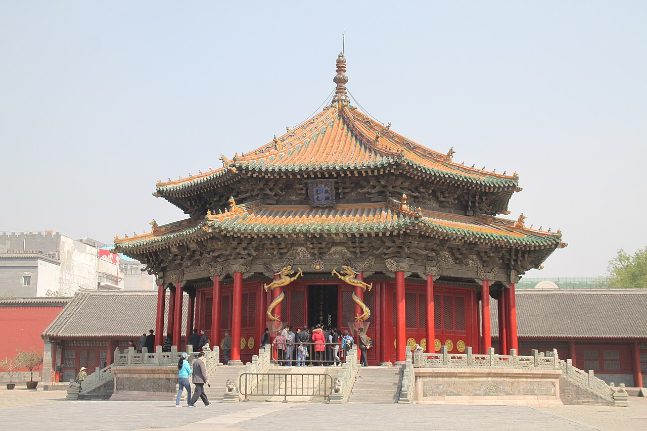The octagonal Dazheng Hall with a golden roof and twin dragon columns, the Mukden Palace's earliest throne hall.