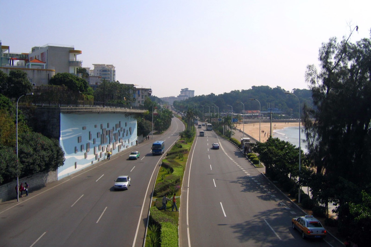 The palm-lined coastal Island Ring Road running along the Xiamen shore