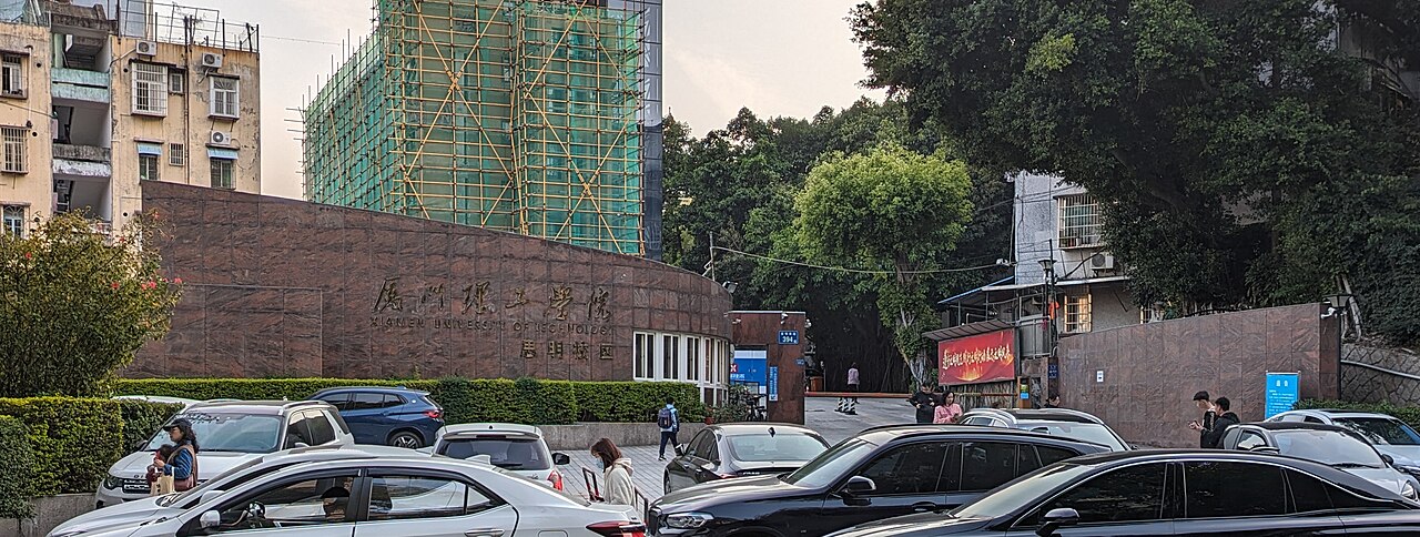 A leafy seafront campus in Xiamen