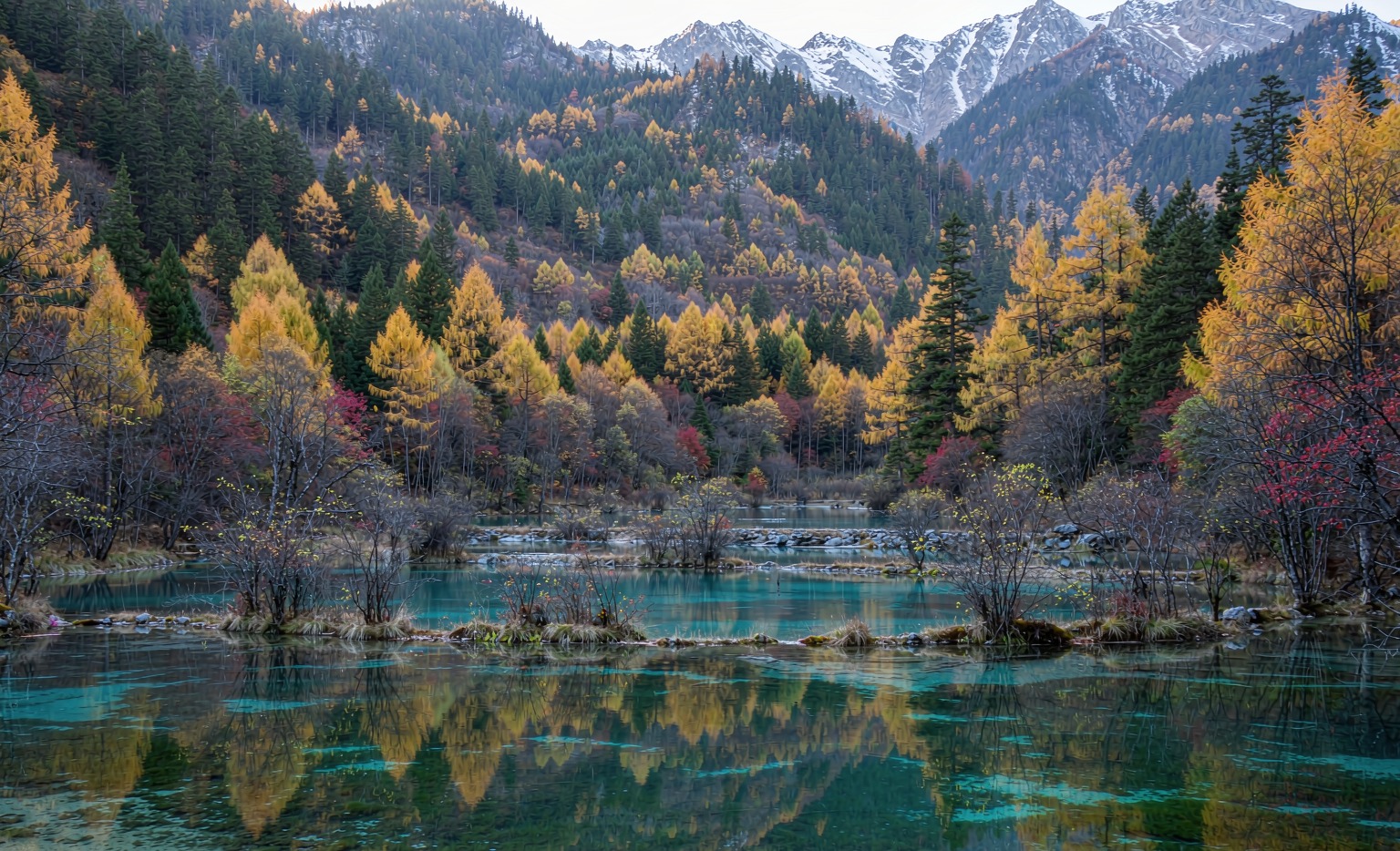 Autumn forests and lakes in Jiuzhaigou