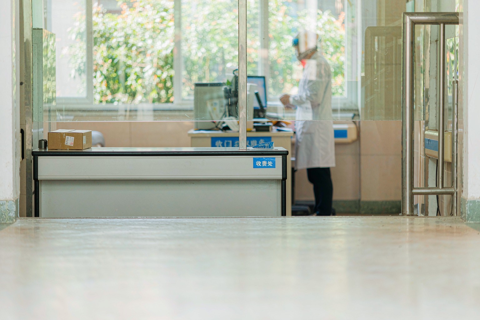 The outpatient hall of a modern Chinese hospital