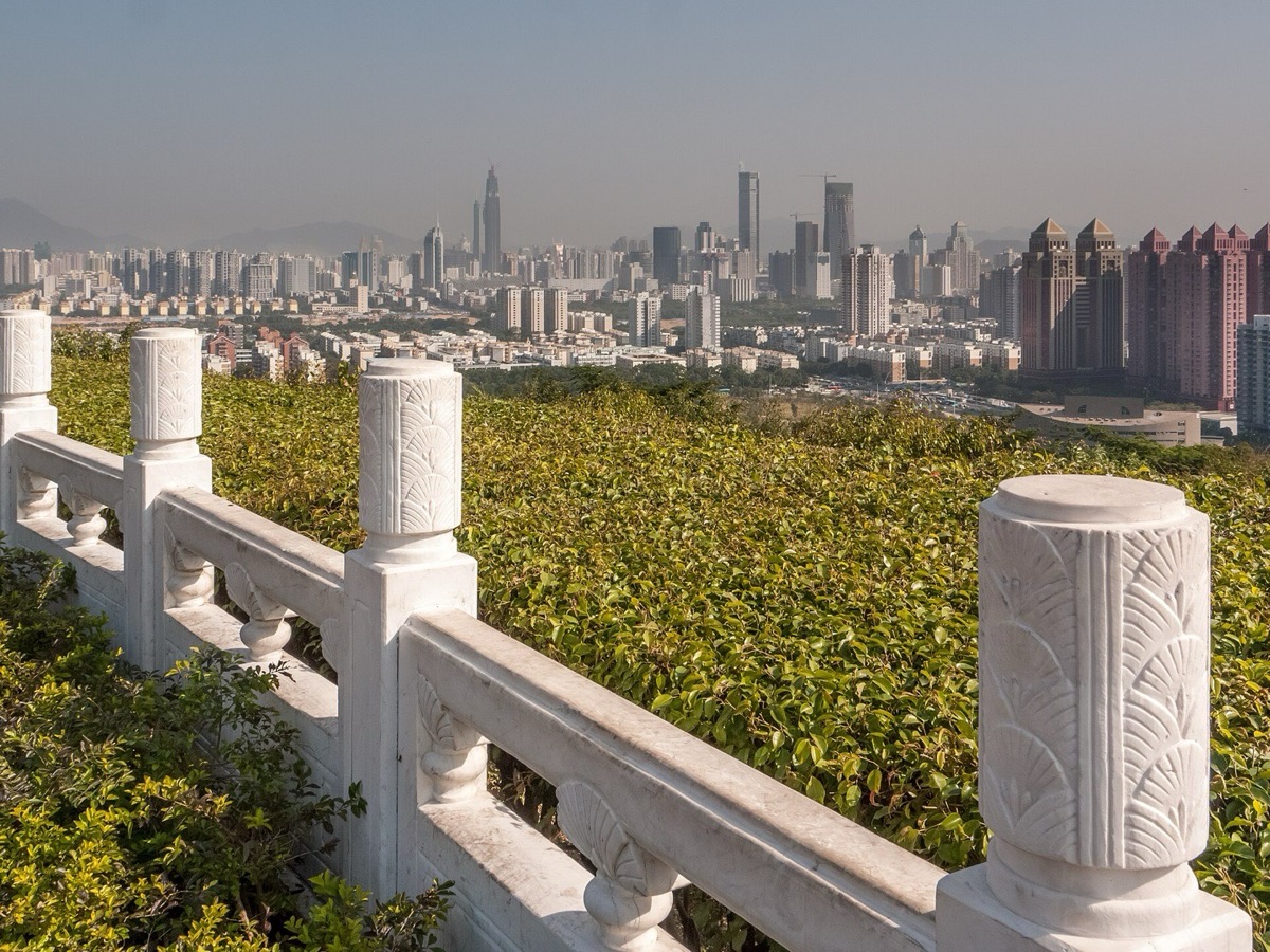 Lianhuashan Park — a 20-minute climb to the best free view over the Futian CBD. Photo: Ermell / CC BY-SA 4.0