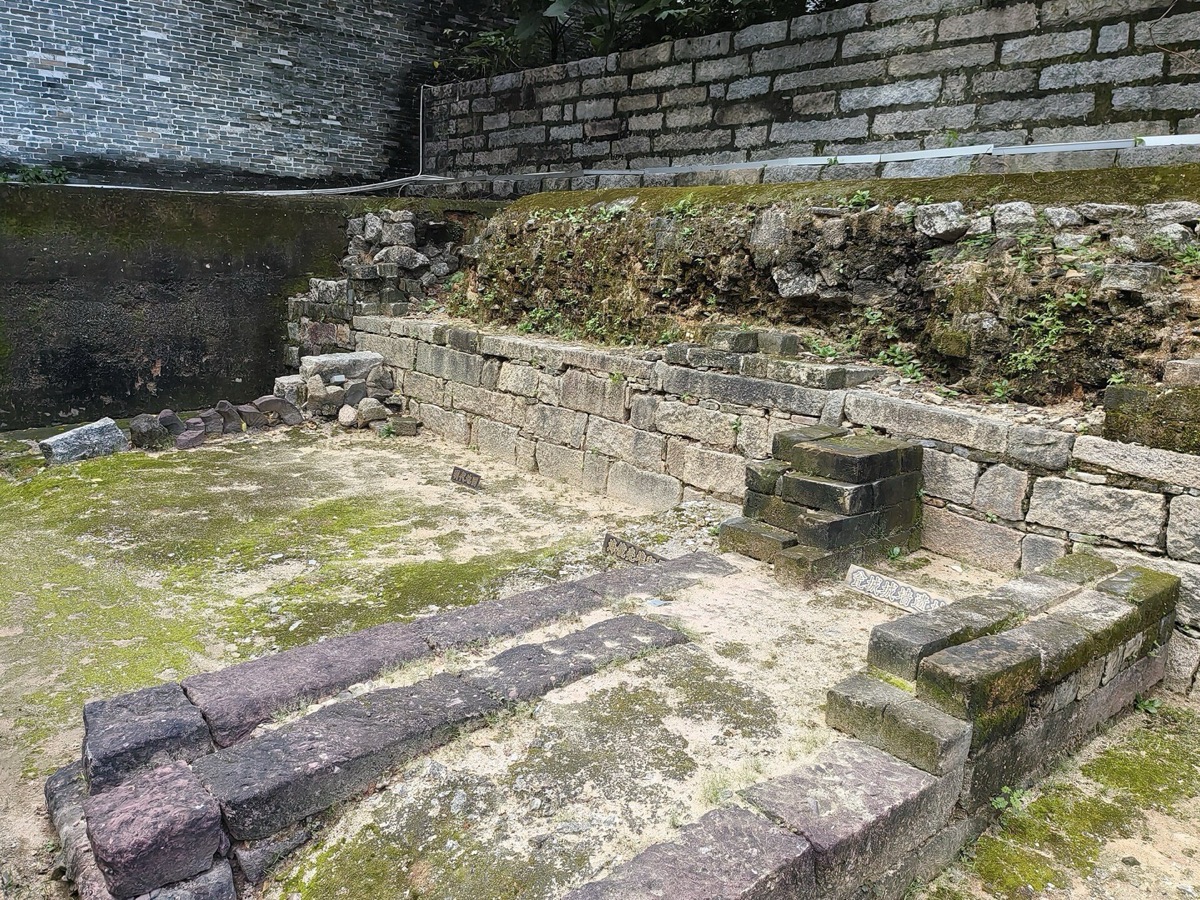Remnants of the Nantou city wall — the origin point of Shenzhen. Photo: Yumeto / CC BY-SA 4.0